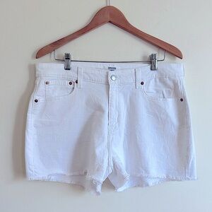 Denizen from Levi’s || Women's White Denim high waisted stretch shorts size 18